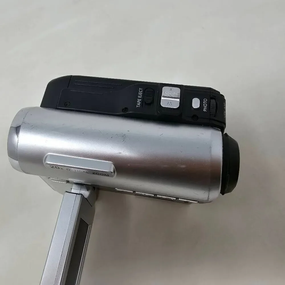 SAMSUNG SC-D353 MINI DV CAMCORDER 20X OPTICAL ZOOM NO BATTERY UNTESTED FOR PARTS